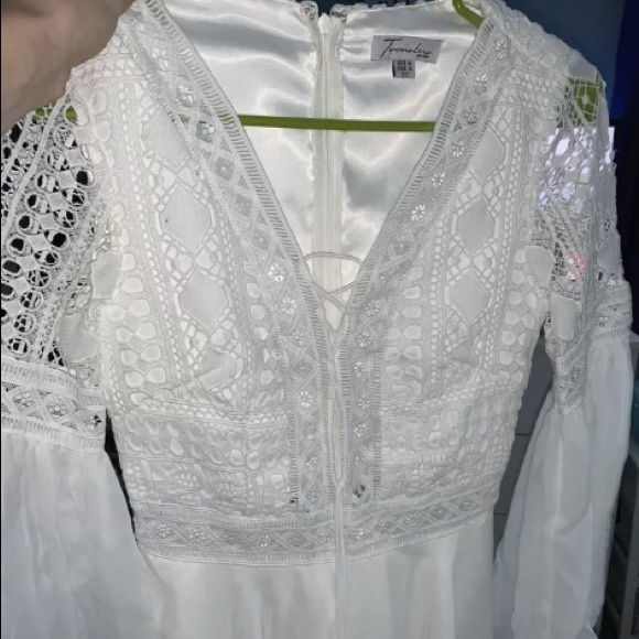 White dress - Picture 2 of 4